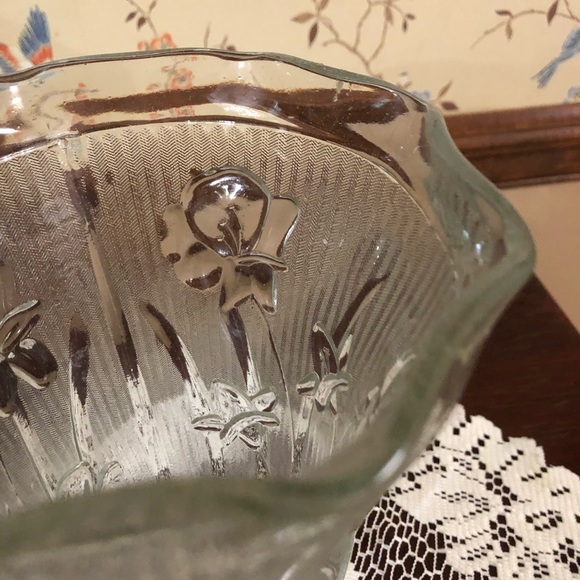 Vintage Jeannette Depression Glass Vase Iris - Picture 5 of 6